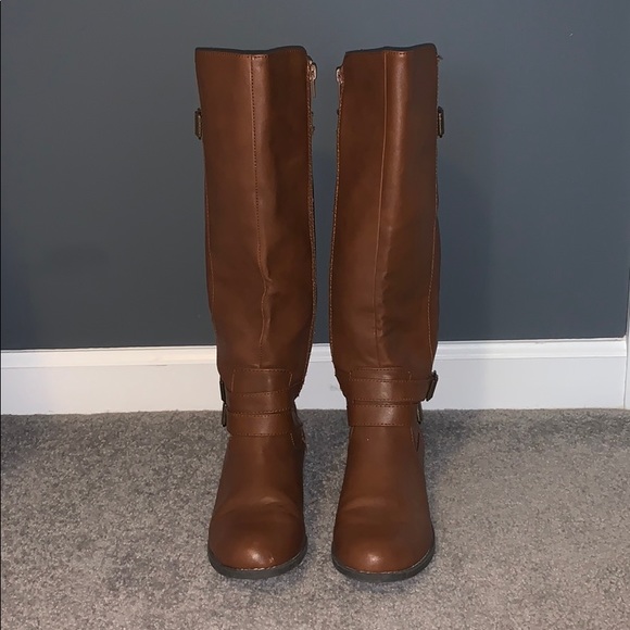 brown boots - Picture 2 of 4